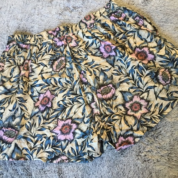 NOT FOR SALE RIGHT NOW! Floral H&M Elastic Shorts Size US 12 - Picture 1 of 8